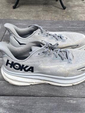Hoka Clifton’s Men’s Gray Running Shoe size 12